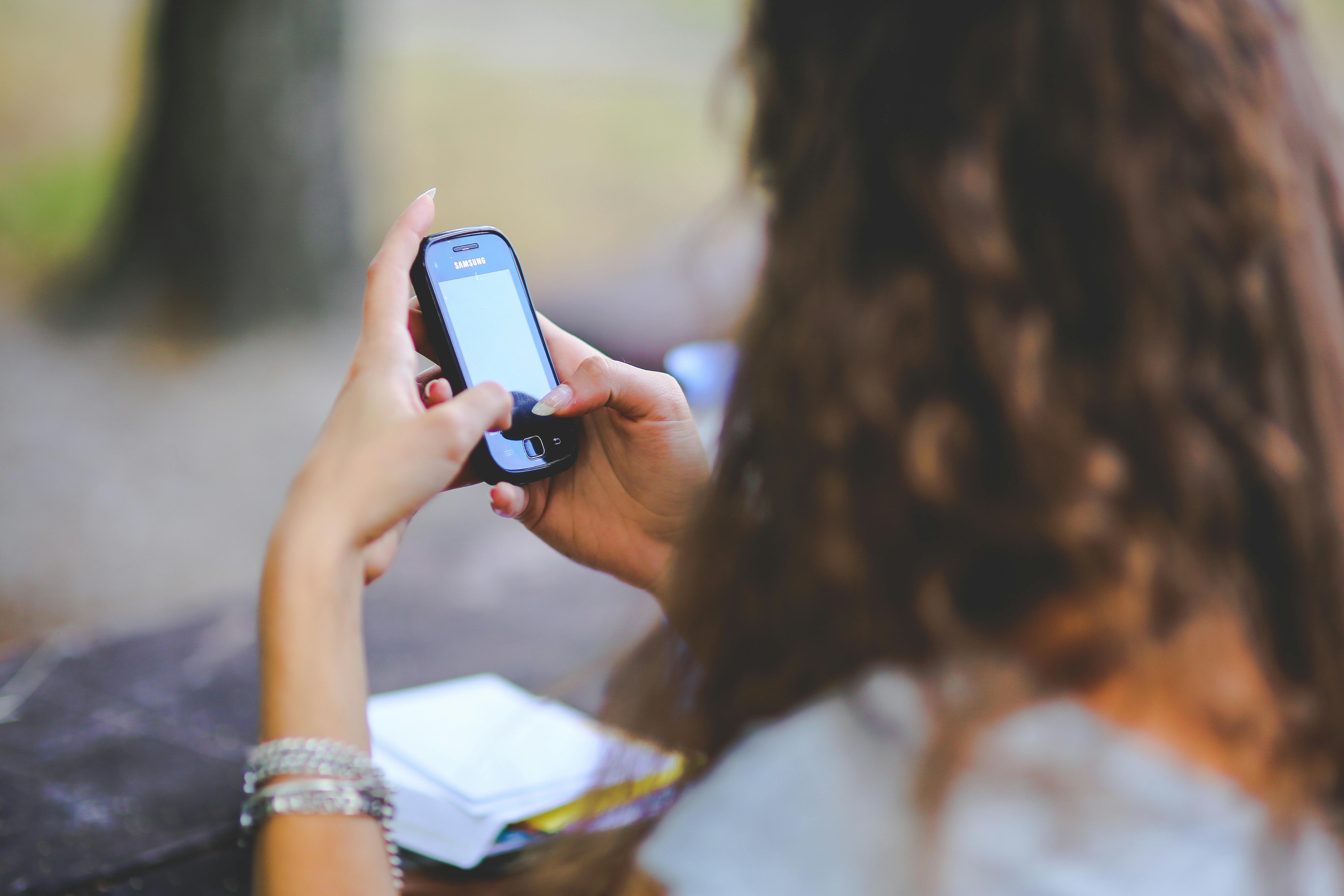 インスタフォロワー買う日本人で自然な運用